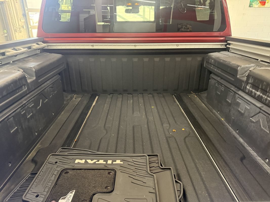 Used 2018 Nissan Titan Platinum Reserve AWD/4WD image 19