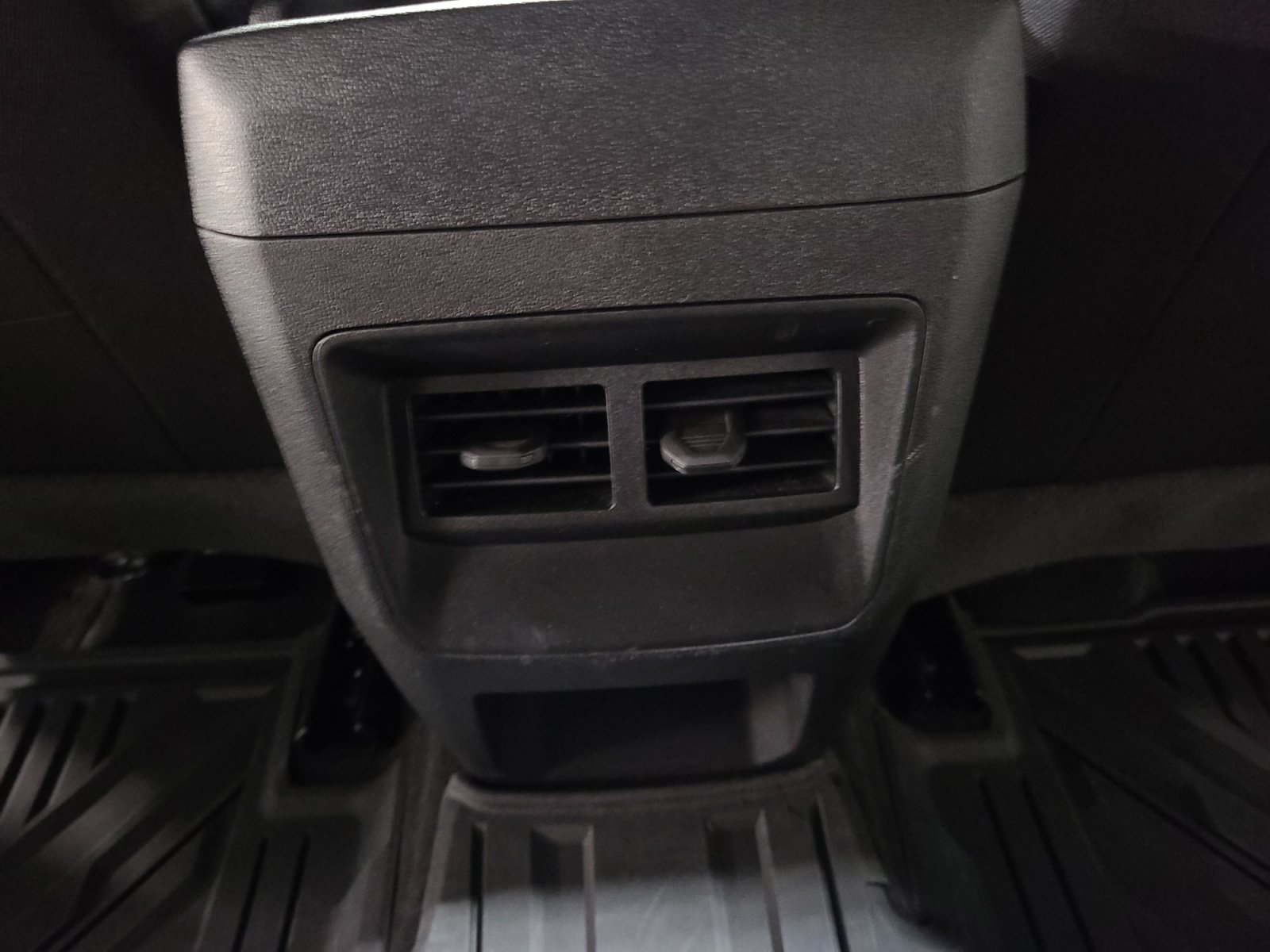 Used 2024 Chevrolet Colorado Trail Boss w/ Technology Package AWD/4WD image 32
