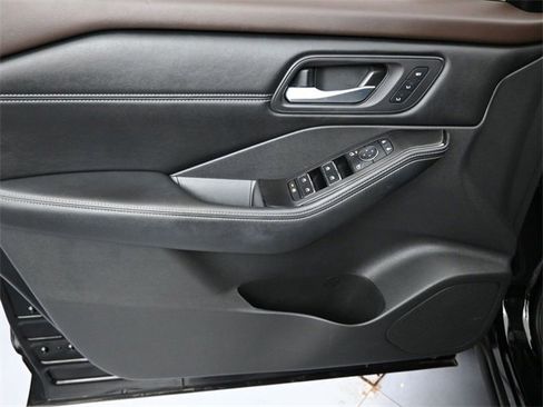 Used 2022 Nissan Rogue SL w/ SL Premium Package image 24