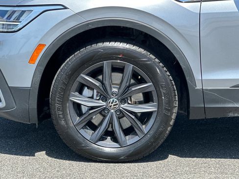 Used 2024 Volkswagen Tiguan SE image 26
