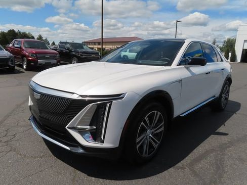 Used 2025 Cadillac Lyriq Luxury RWD image 3