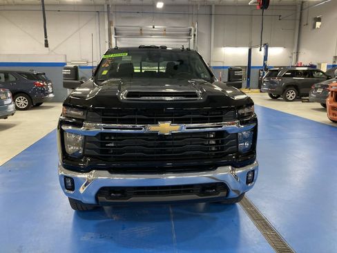 Used 2024 Chevrolet Silverado 2500 LT w/ All Star Edition AWD/4WD image 2