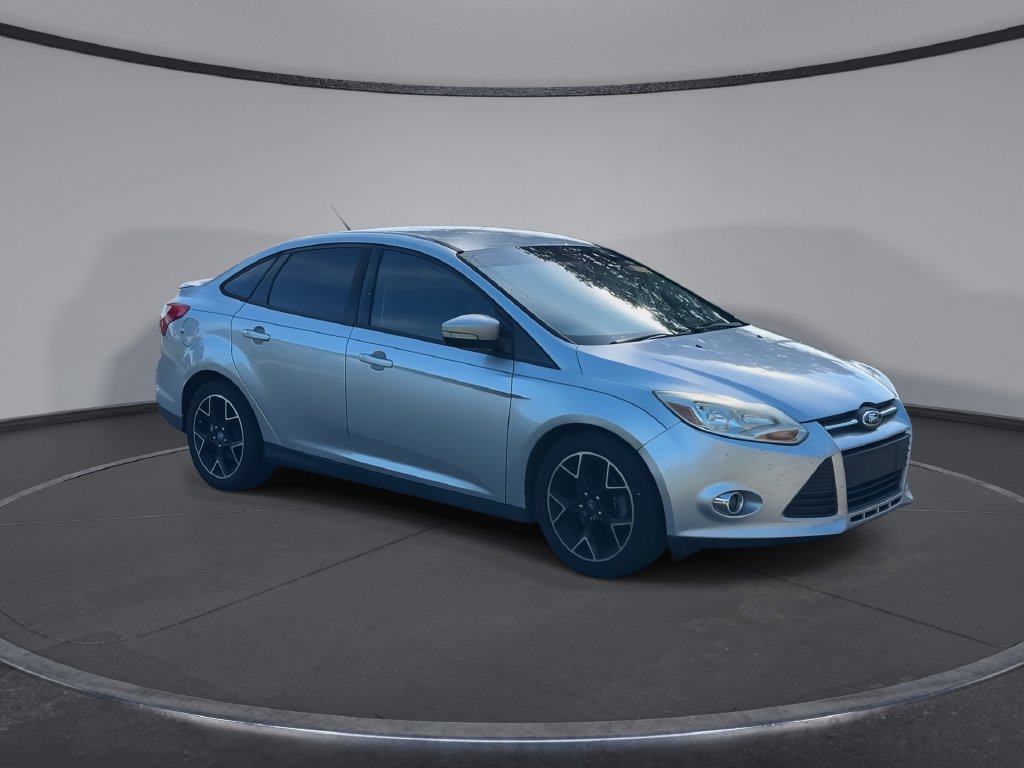 Used 2013 Ford Focus SE FWD image 2