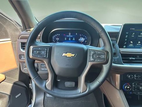 Used 2024 Chevrolet Suburban High Country AWD/4WD image 12