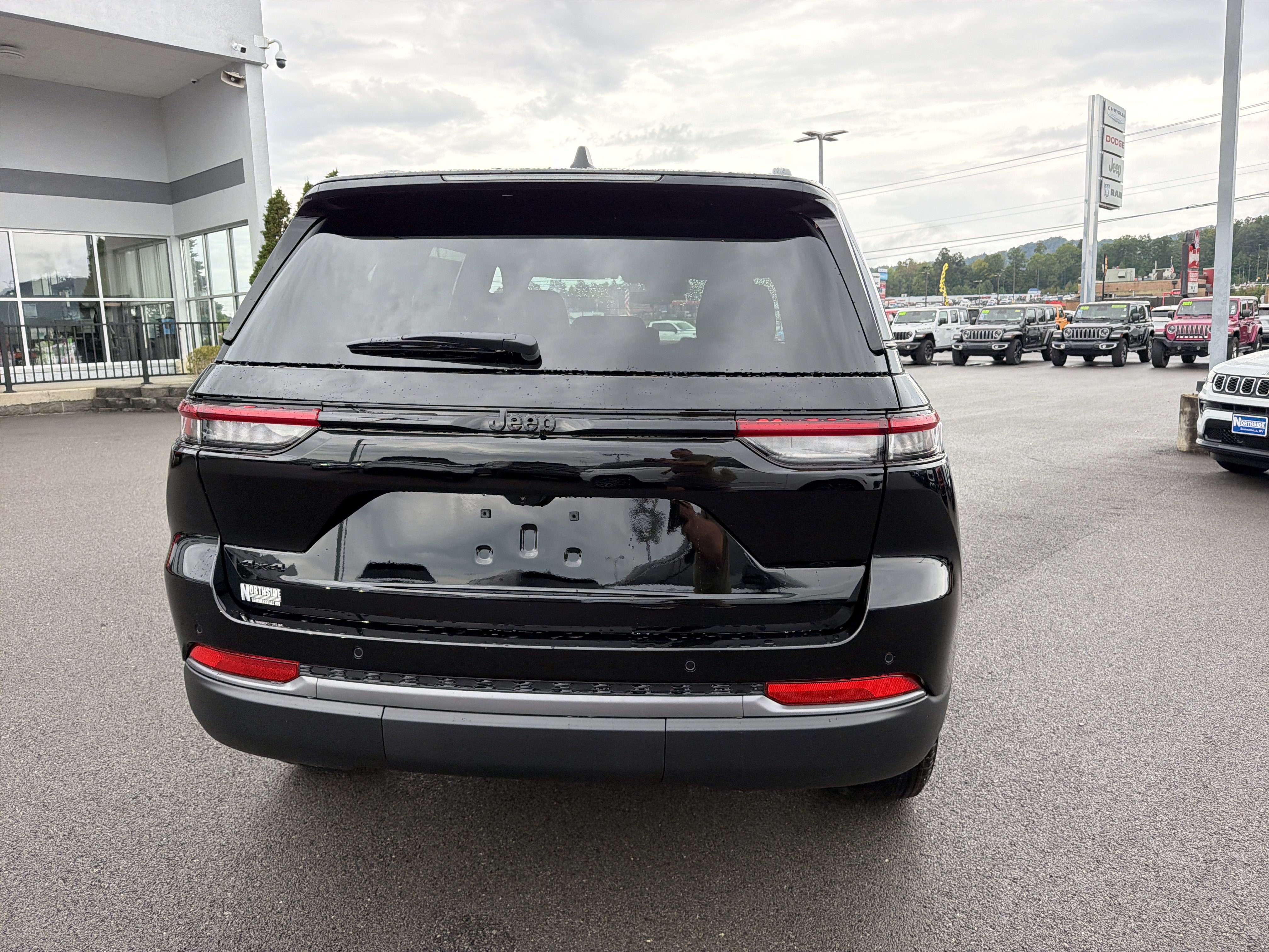 New 2027 Jeep Grand Cherokee 4WD image 9