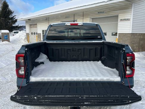 Used 2024 Ford Ranger Lariat w/ Trailer Tow Package image 11