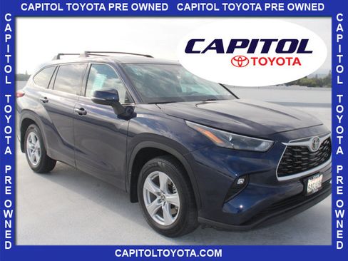 Used 2022 Toyota Highlander LE FWD image 1