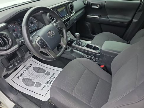 Certified 2019 Toyota Tacoma TRD Off-Road w/ Technology Package AWD/4WD image 11