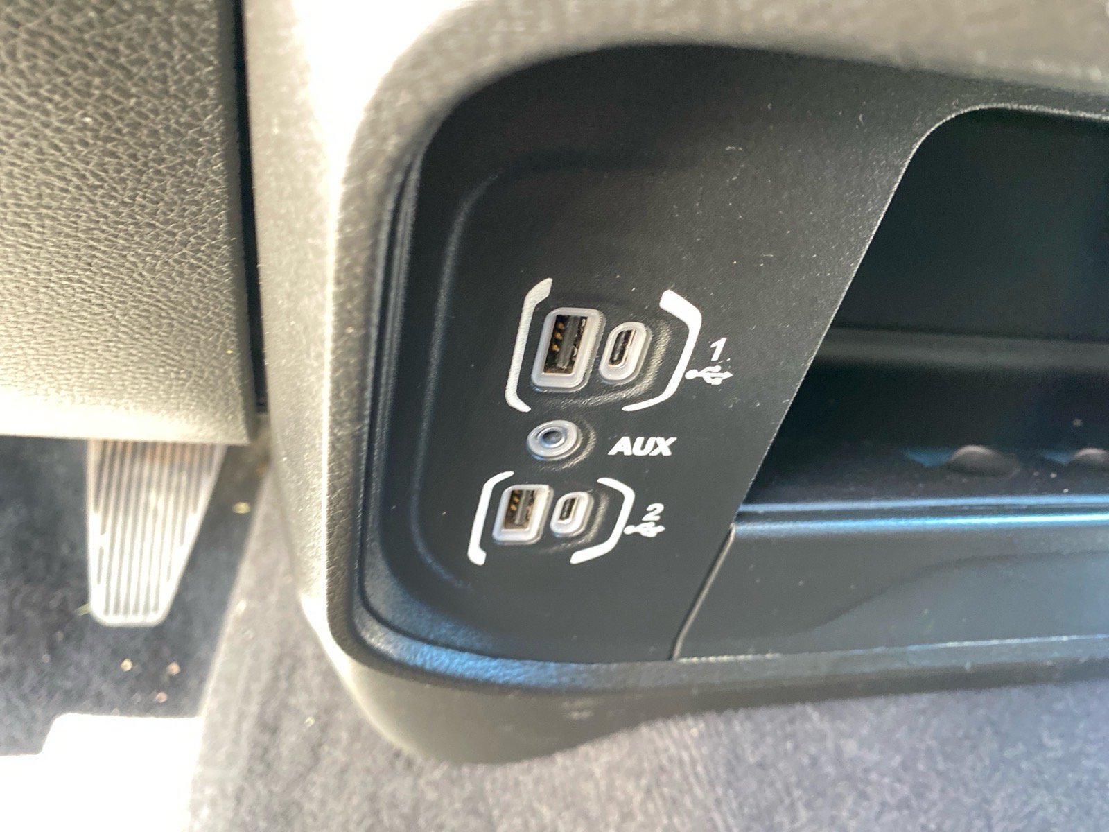 Used 2026 RAM 2500 Laramie AWD/4WD image 13