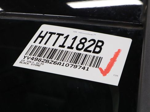 Used 2010 Volvo XC70 3.2 image 38