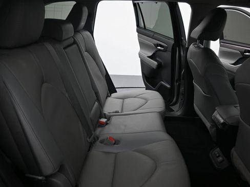 Used 2021 Toyota Highlander Limited image 13