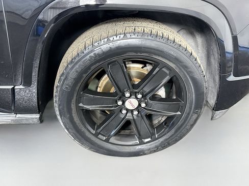 Used 2017 GMC Acadia Denali w/ Technology Package image 32