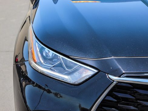 Used 2023 Toyota Highlander Limited AWD/4WD image 12
