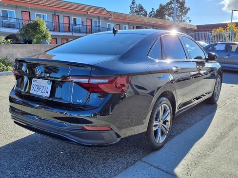 Used 2023 Volkswagen Jetta SE w/ Panoramic Sunroof Package FWD image 21