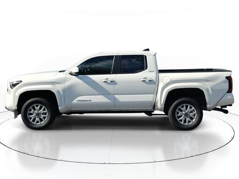 Used 2024 Toyota Tacoma SR5 image 3