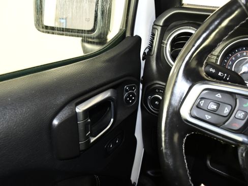 Used 2018 Jeep Wrangler Unlimited Sahara w/ Uconnect 4C Nav & Sound Group image 33