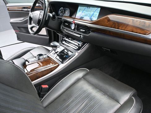 Used 2017 Genesis G90 3.3T Premium image 17