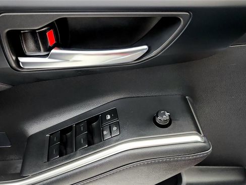 Used 2024 Toyota Highlander XLE AWD/4WD image 24