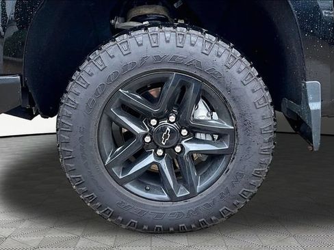 Used 2022 Chevrolet Silverado 1500 LT Trail Boss w/ Convenience Package II AWD/4WD image 8