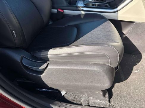 Certified 2024 Kia Carnival LX image 16