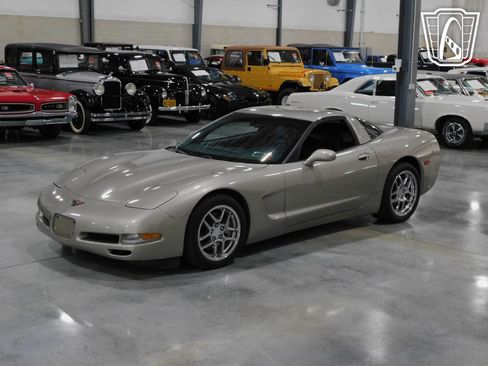 Used 1999 Chevrolet Corvette Coupe w/ Memory Pkg RWD image 30