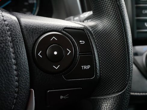 Used 2018 Toyota RAV4 LE image 26