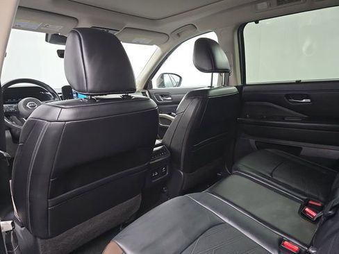 Used 2024 Nissan Pathfinder Platinum w/ Cargo Package image 39