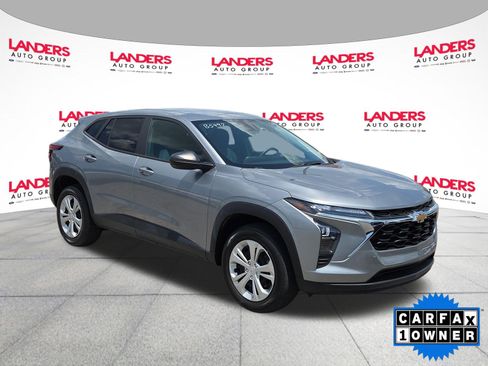 Used 2024 Chevrolet Trax LS FWD image 1