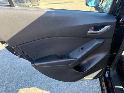 Used 2016 MAZDA MAZDA3 i Sport image 22