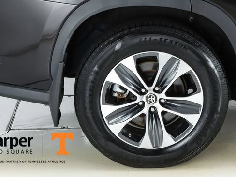 Used 2020 Toyota Highlander XLE AWD/4WD image 53