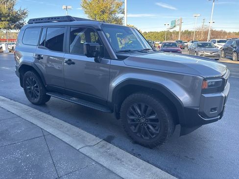 Used 2025 Toyota Land Cruiser image 2