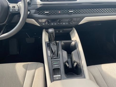 Used 2023 Honda Accord EX image 11