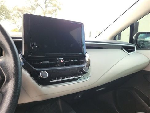 Used 2025 Toyota Corolla LE image 20