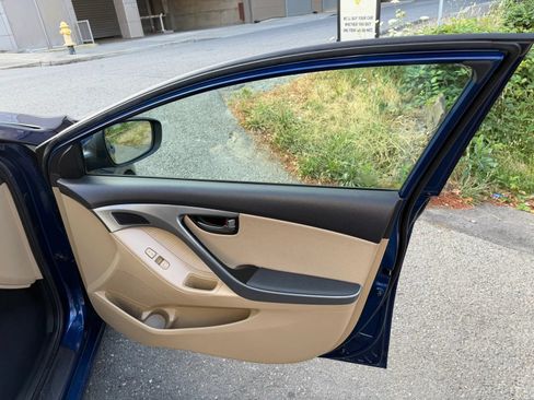 Used 2013 Hyundai Elantra GLS w/ Preferred Pkg FWD image 22