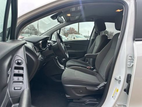 Used 2022 Chevrolet Trax LS w/ Tint and Cruise Package image 11