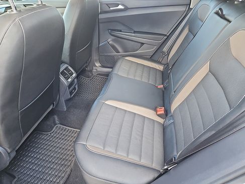 Certified 2022 Volkswagen Taos SEL image 32