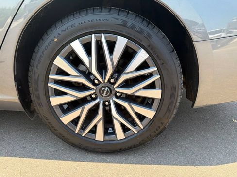 Used 2024 Nissan Altima 2.5 SV FWD image 34