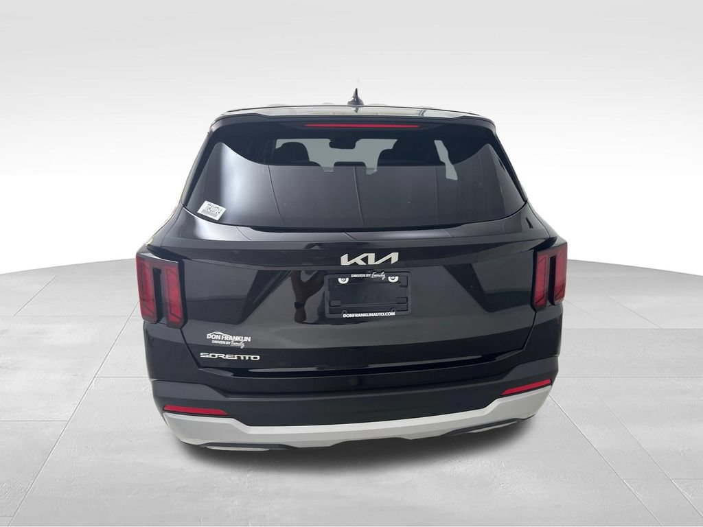 Used 2026 Kia Sorento LX FWD image 4
