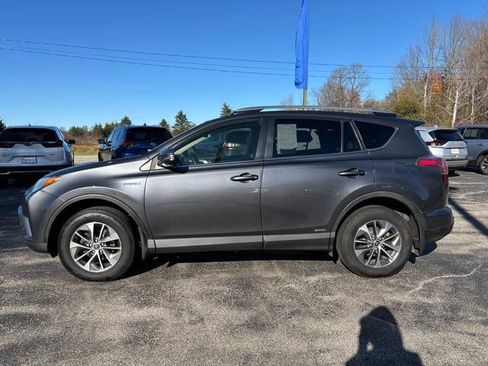 Used 2018 Toyota RAV4 LE Plus image 4