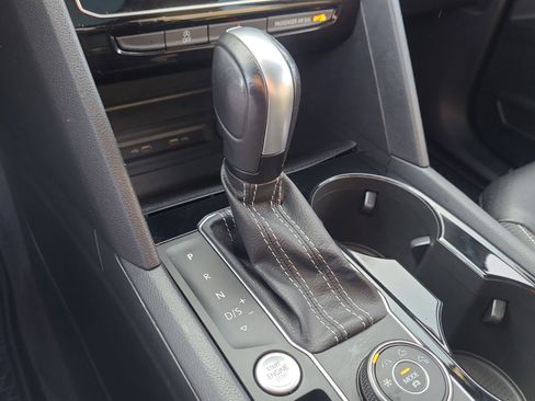 Used 2022 Volkswagen Atlas Cross Sport SE w/ Panoramic Sunroof Package image 18