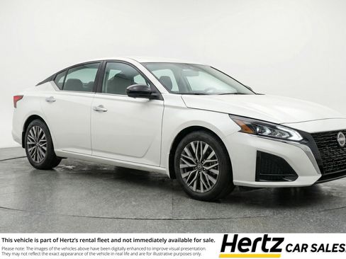 Used 2025 Nissan Altima 2.5 SV image 1