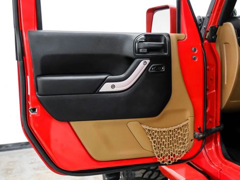 Used 2012 Jeep Wrangler Unlimited Sahara w/ Connectivity Group image 38