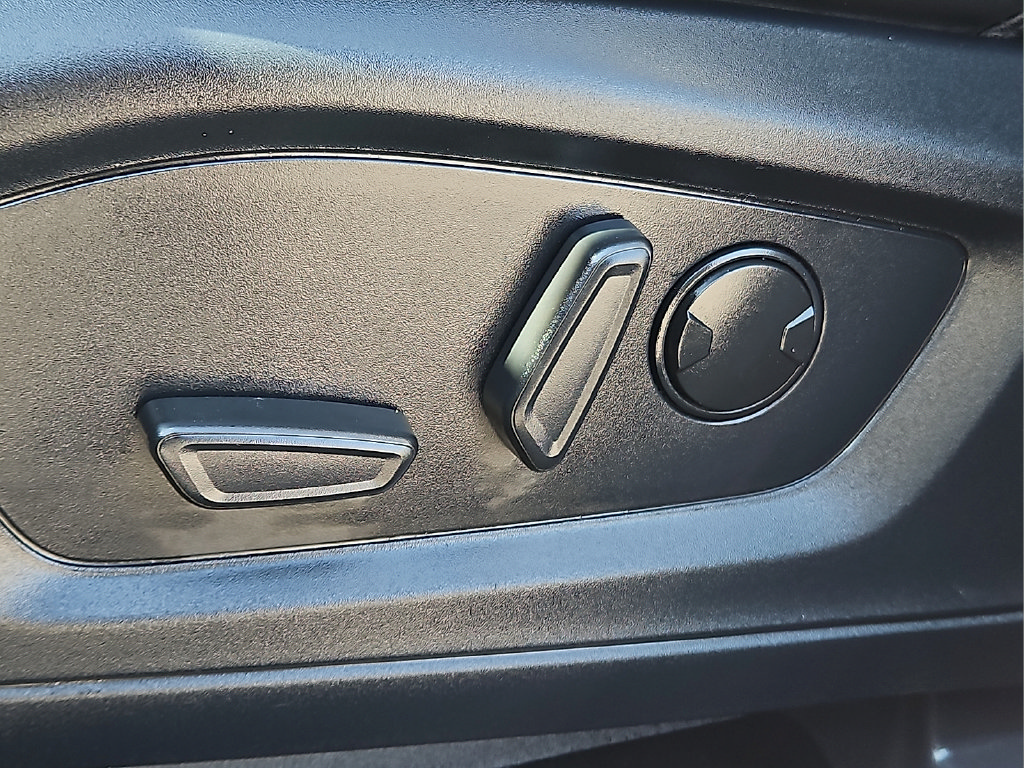 Used 2025 Ford Explorer ST-Line AWD/4WD image 18