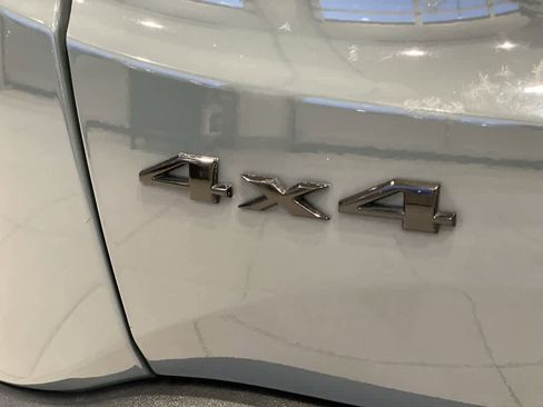 Used 2018 Jeep Renegade Altitude w/ UConnect 8.4 Nav Group image 11