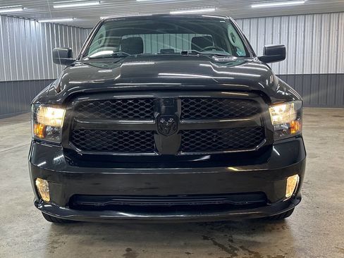 Used 2018 RAM 1500 Express w/ Black Ram 1500 Express Group AWD/4WD image 3