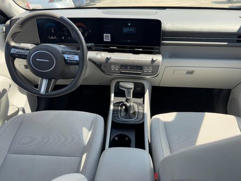 Used 2025 Hyundai Kona SEL FWD image 13