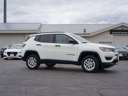 Used 2018 Jeep Compass Sport AWD/4WD image 2
