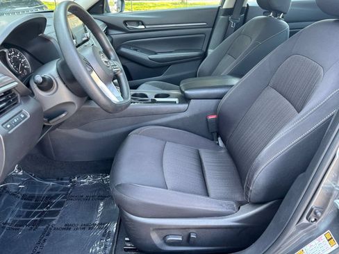 Used 2025 Nissan Altima 2.5 SV FWD image 25