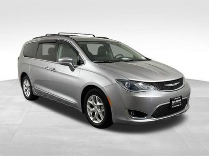 Used 2017 Chrysler Pacifica Touring-L w/ Tire & Wheel Group