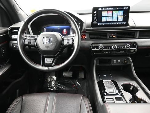 Certified 2025 Honda Pilot Black Edition image 20
